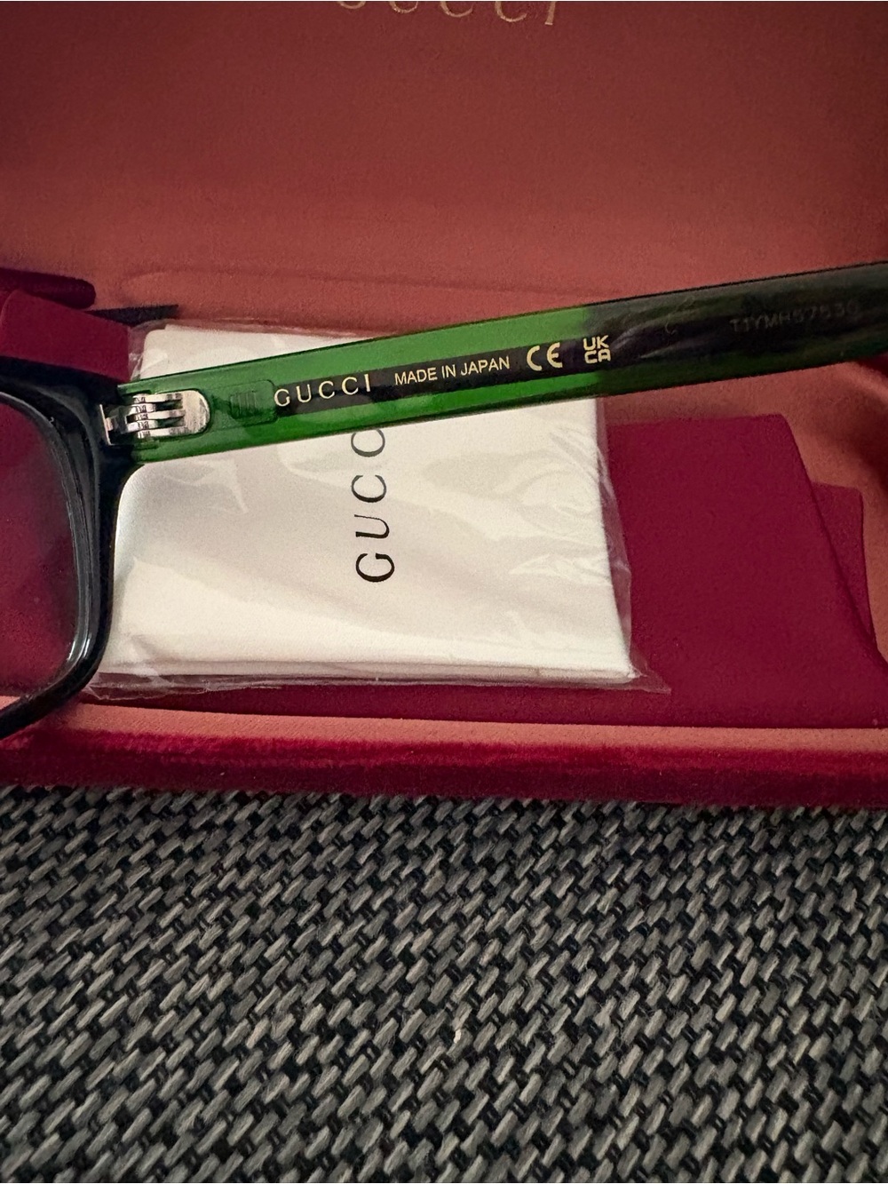 Gucci Eyewear - Black/Green Transparent Frame - Unisex - Picture 4 of 8